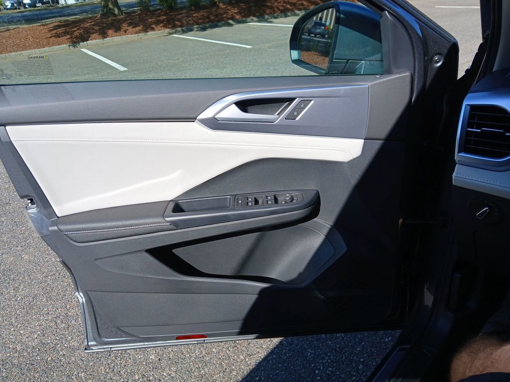 New 2026 Volkswagen Taos SE image 10