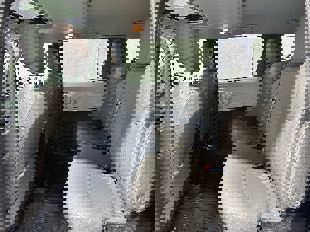 Used 2025 Toyota Sienna XLE image 49