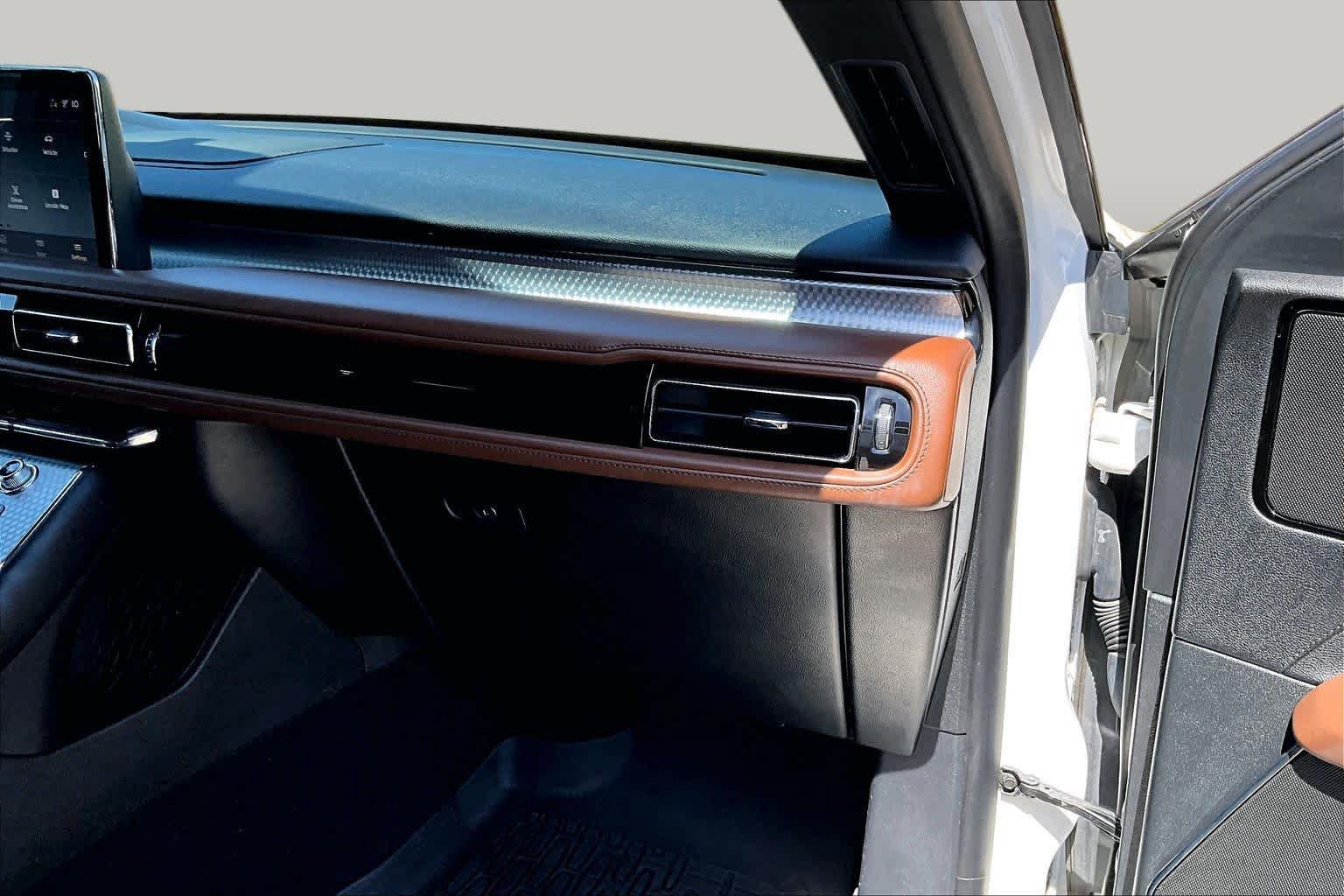 Used 2020 Lincoln Aviator Grand Touring w/ Elements Package Plus AWD/4WD image 19