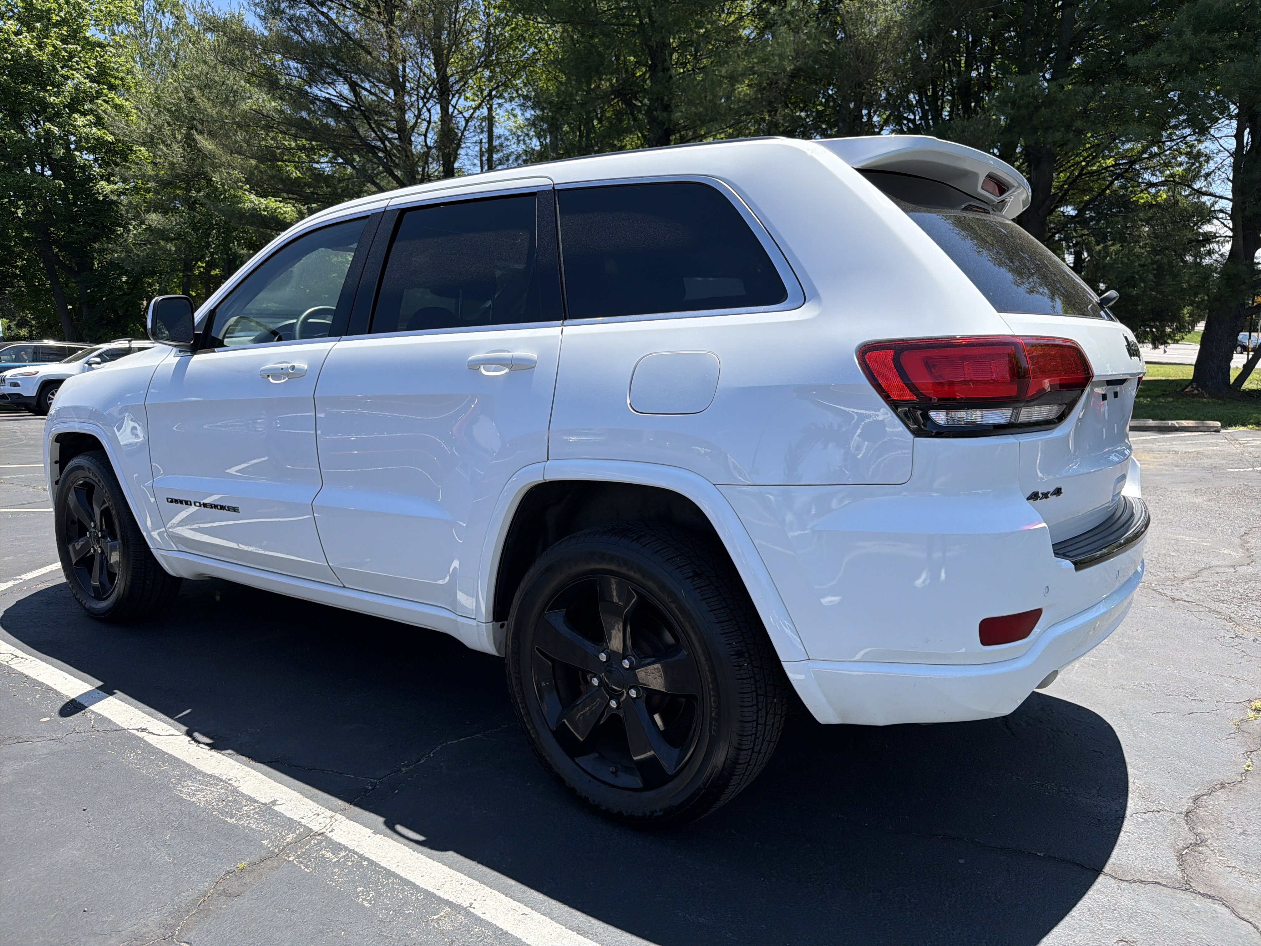 Used 2015 Jeep Grand Cherokee Altitude AWD/4WD image 5
