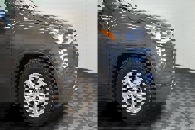 Used 2017 Chevrolet Trax LT w/ LT Convenience Package image 13