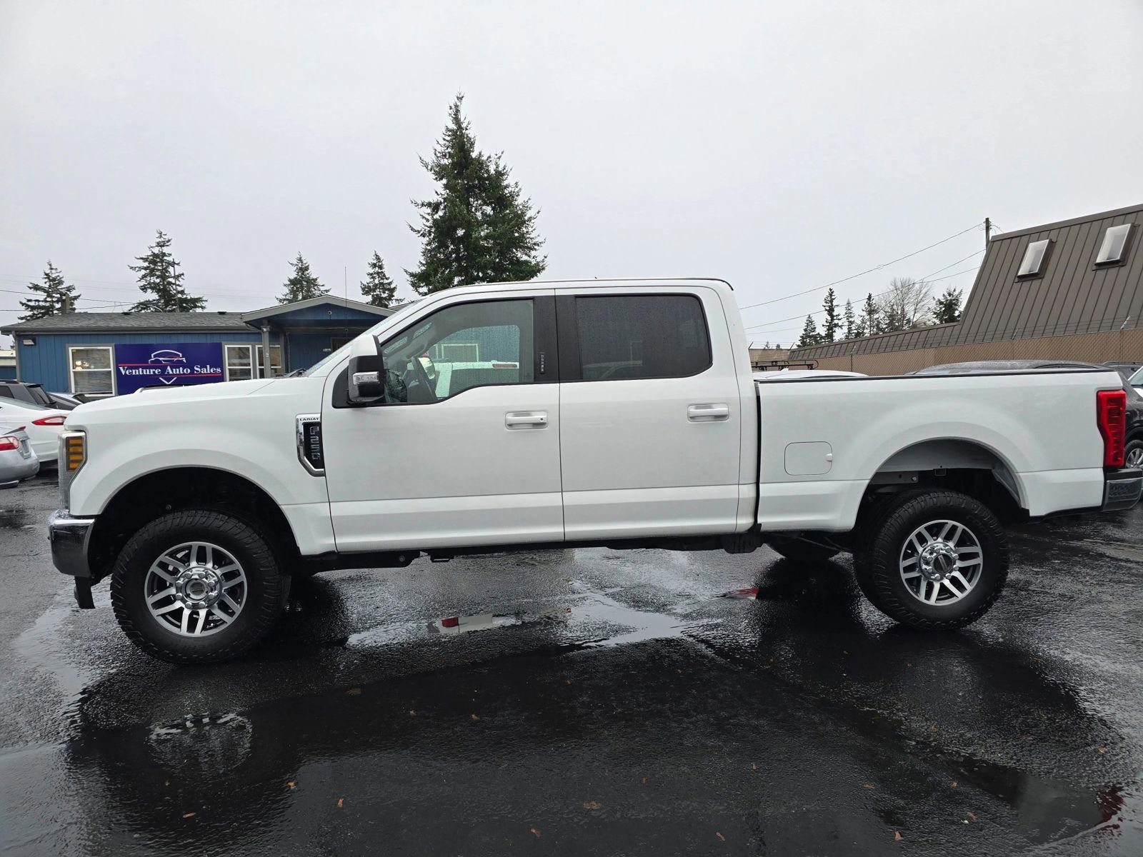 Used 2019 Ford F250 Lariat w/ Lariat Value Package AWD/4WD image 2