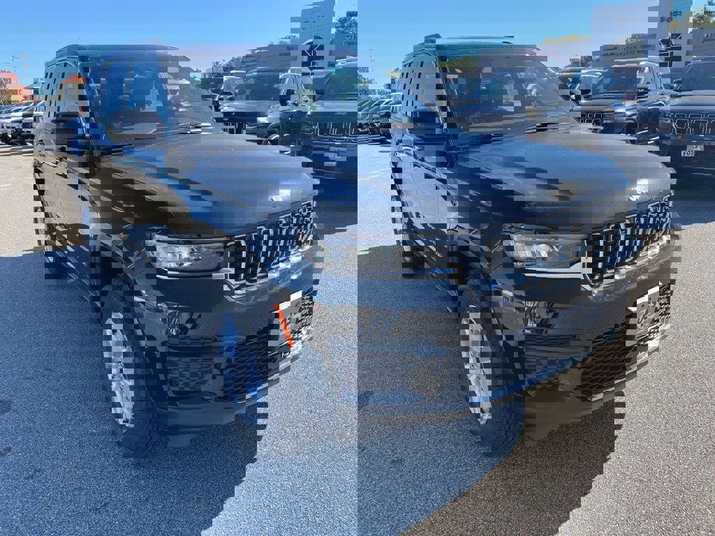 New 2025 Jeep Grand Cherokee Laredo