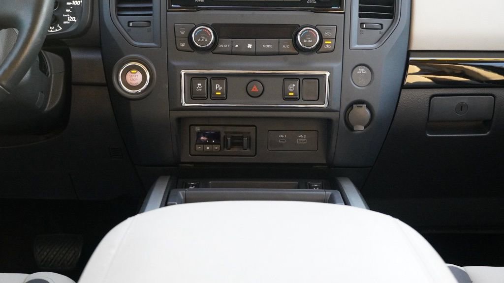 Used 2024 Nissan Titan SV w/ SV Convenience Package image 32