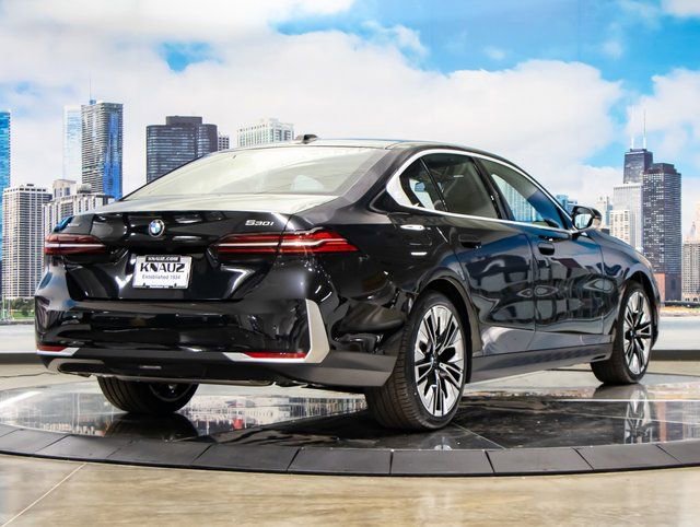 Used 2026 BMW 530i xDrive w/ Premium Package image 8