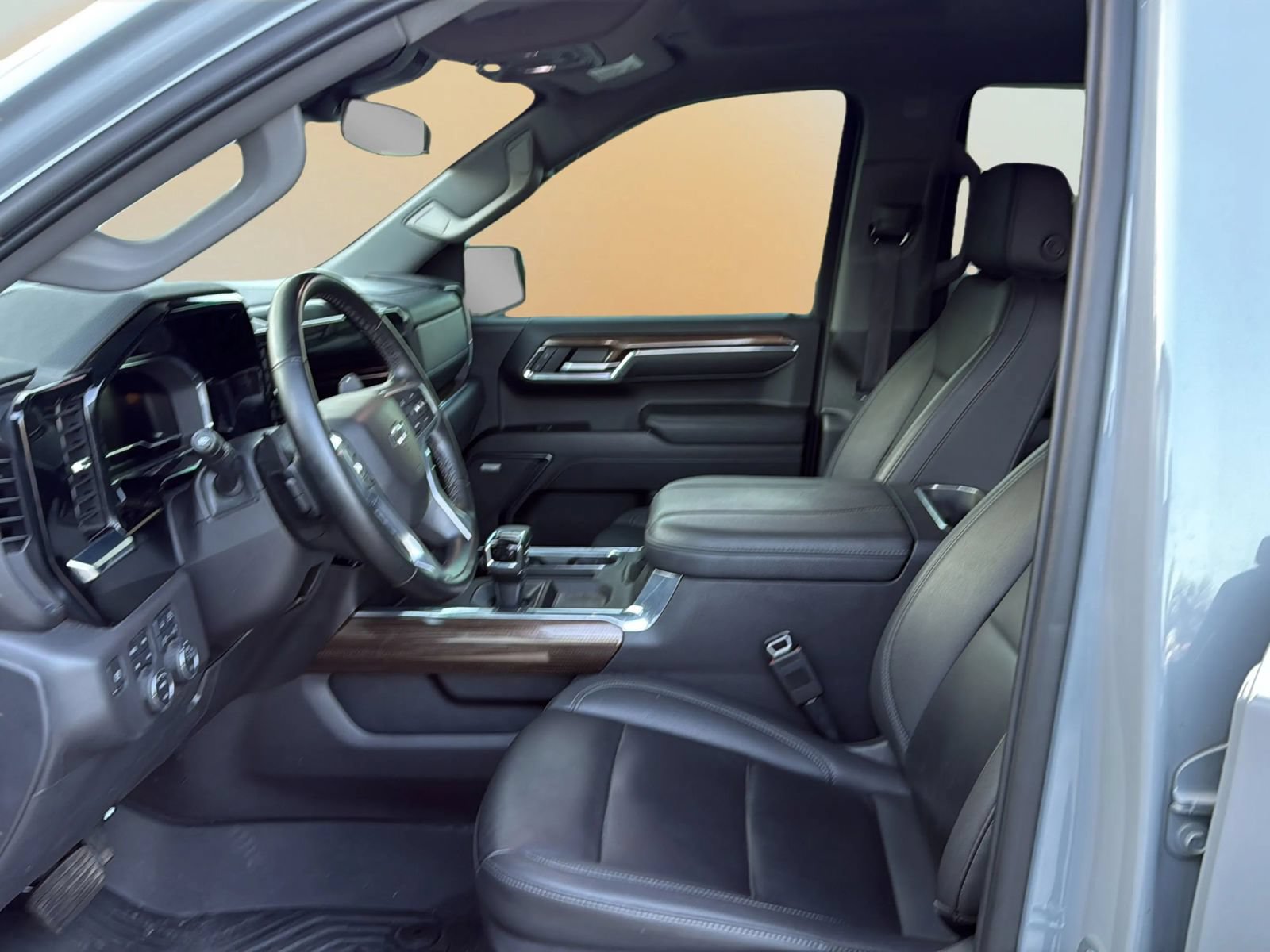 Used 2024 Chevrolet Silverado 1500 LT Trail Boss w/ LT Trail Boss Premium Package AWD/4WD image 17