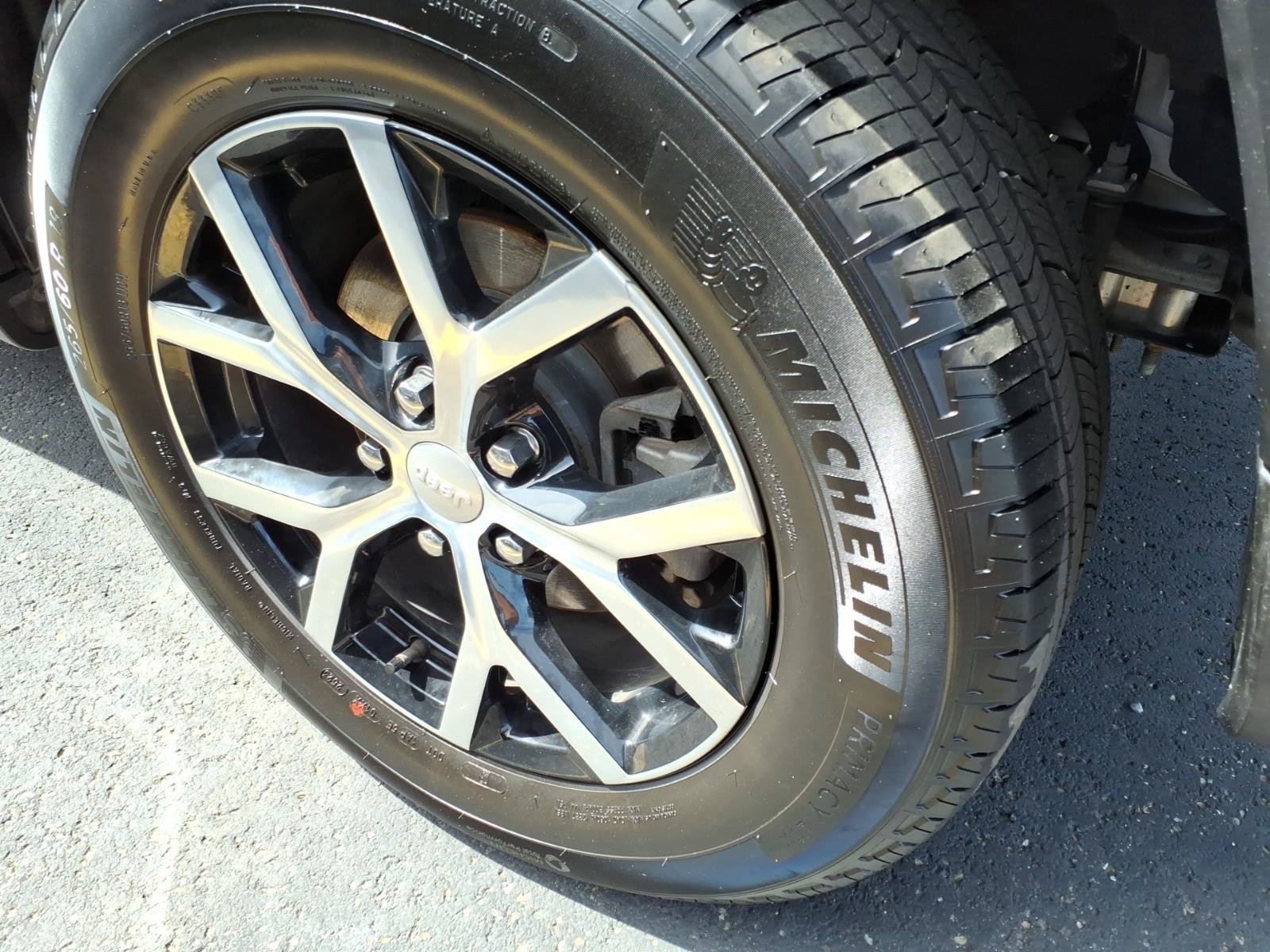 Used 2023 Jeep Grand Cherokee Limited AWD/4WD image 30