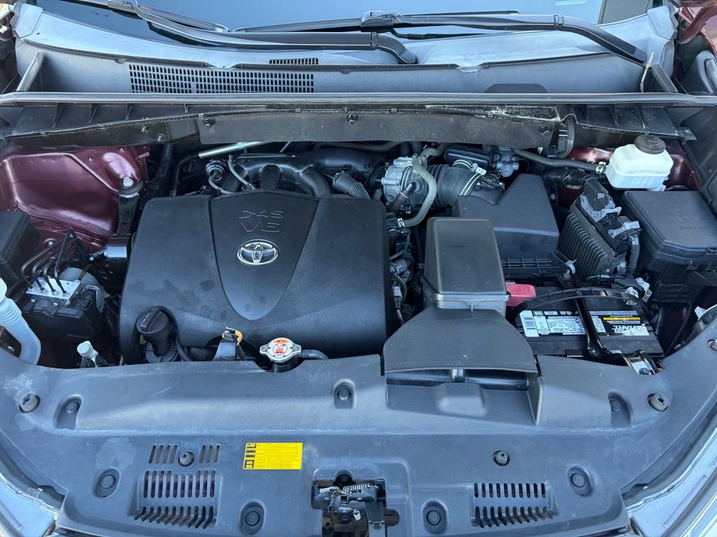 Used 2019 Toyota Highlander Limited Platinum AWD/4WD image 32