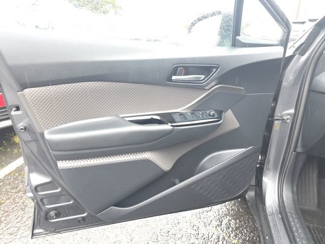 Used 2022 Toyota C-HR Limited FWD image 8