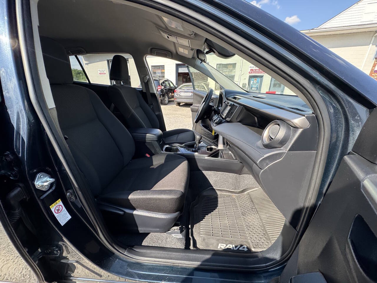 Used 2018 Toyota RAV4 LE w/ All Weather Liner Package AWD/4WD image 39
