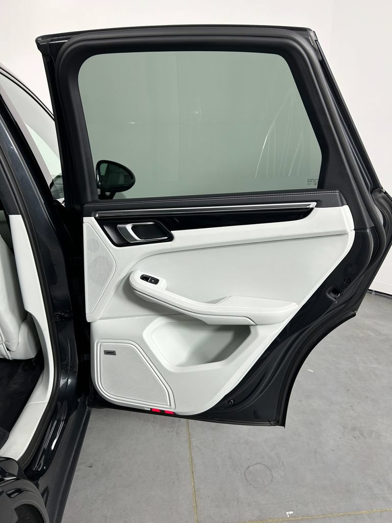 Certified 2023 Porsche Macan S AWD/4WD image 25