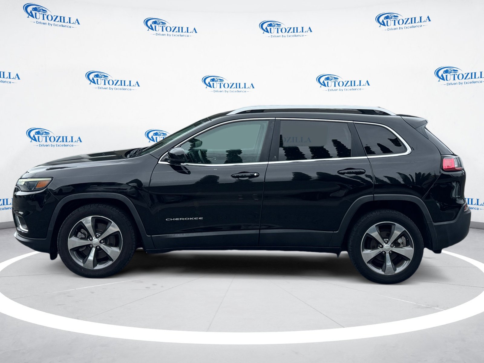 Used 2019 Jeep Cherokee Limited FWD image 2