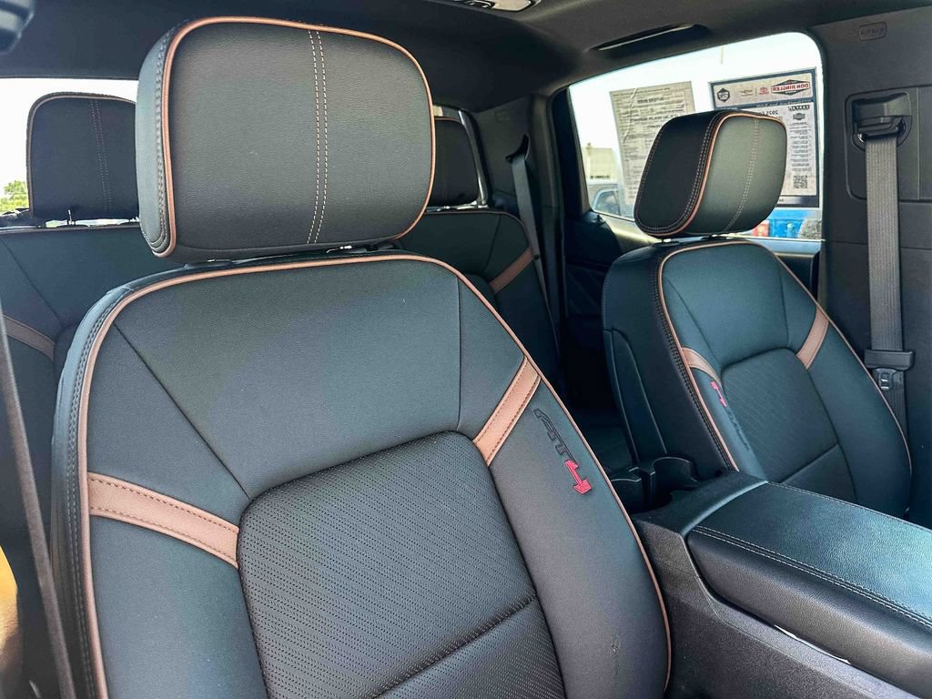 Used 2025 GMC Canyon AT4 w/ Nightfall Edition AWD/4WD image 23
