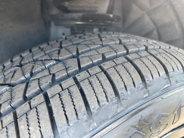 Used 2023 GMC Acadia SLE w/ Driver Convenience Package image 31