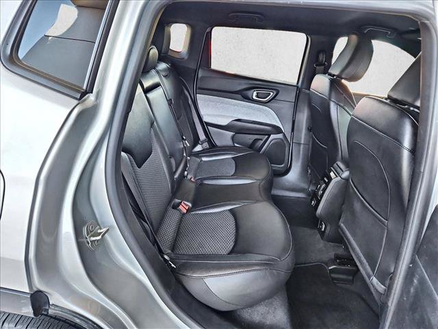 Used 2024 Jeep Compass Latitude AWD/4WD image 19
