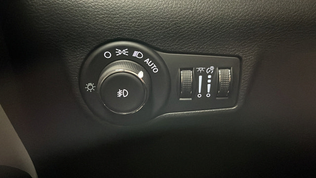 Used 2025 Jeep Compass Limited AWD/4WD image 30