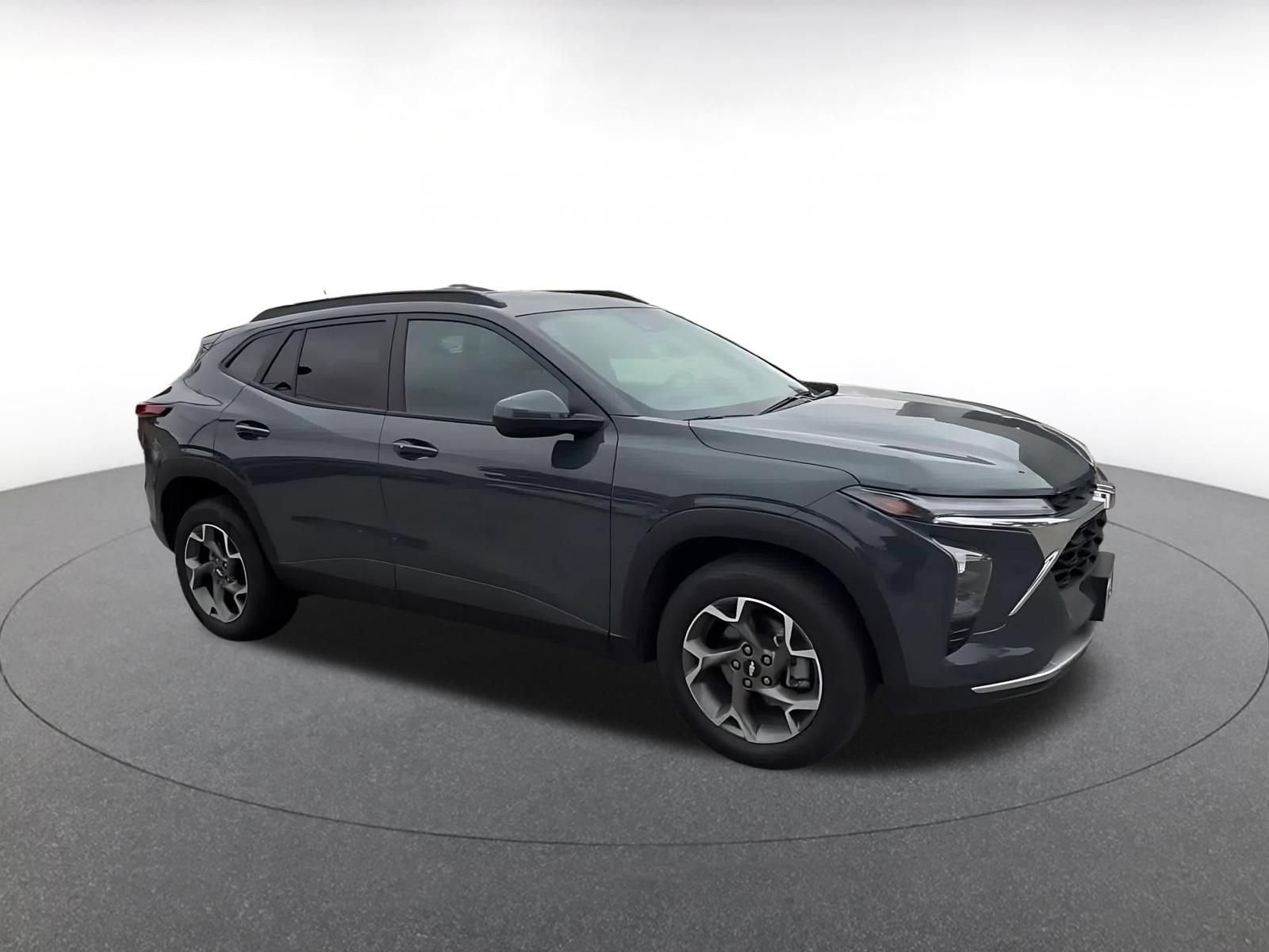 Used 2025 Chevrolet Trax LT w/ LT Convenience Package FWD video 2