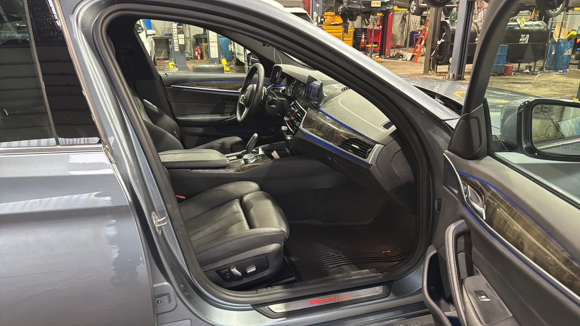 Used 2018 BMW 530i xDrive image 25