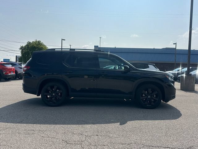 Used 2025 Honda Pilot Black Edition image 8