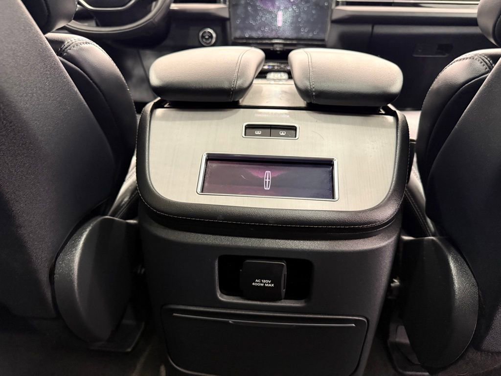 Used 2025 Lincoln Navigator L Reserve image 34