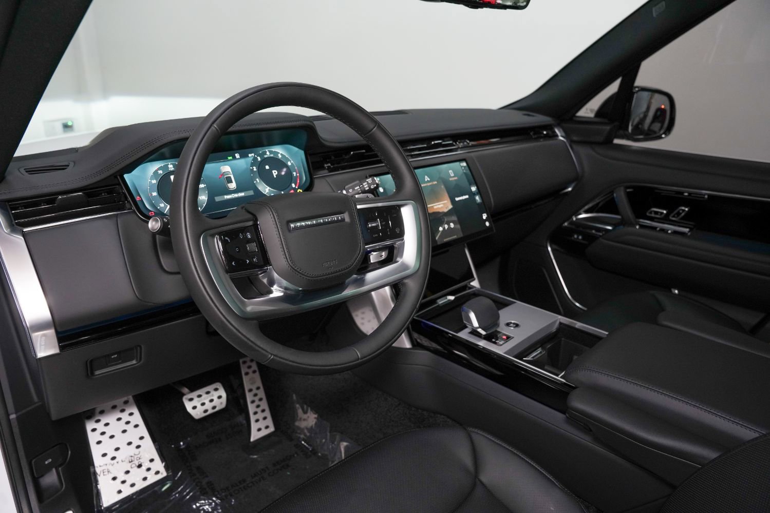 Used 2025 Land Rover Range Rover SE image 49