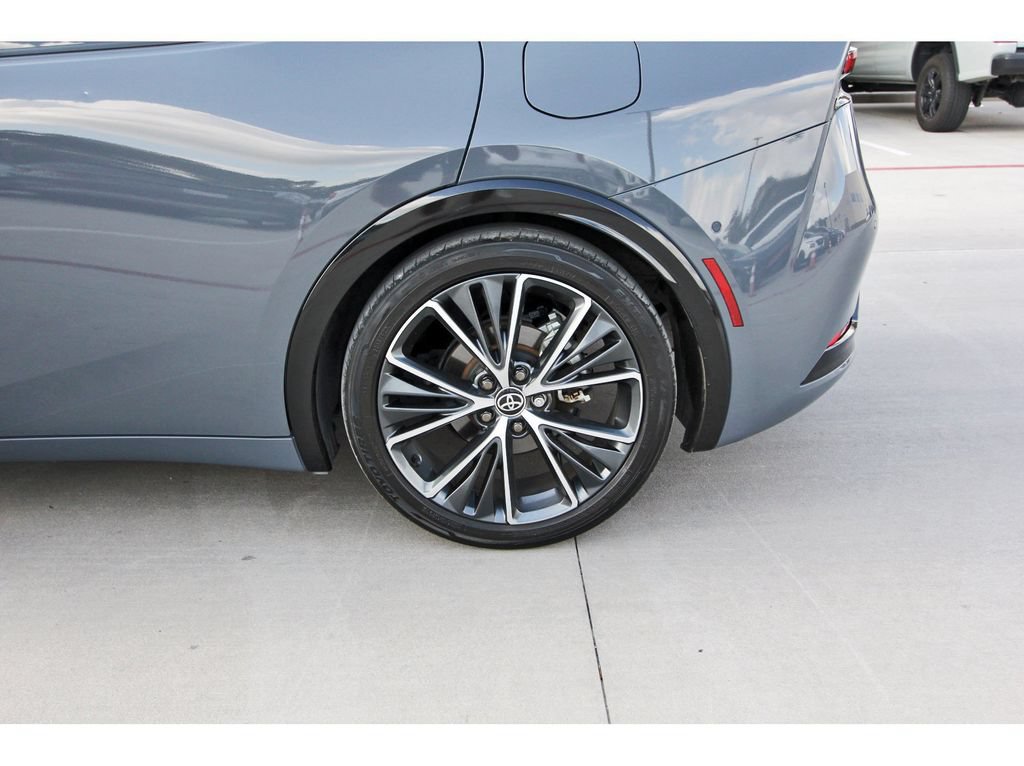 Used 2023 Toyota Prius FWD image 32