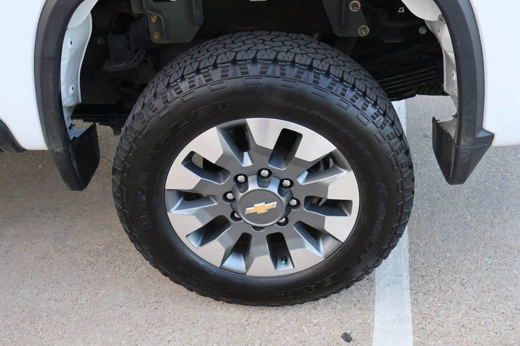 Used 2025 Chevrolet Silverado 3500 LT AWD/4WD image 14