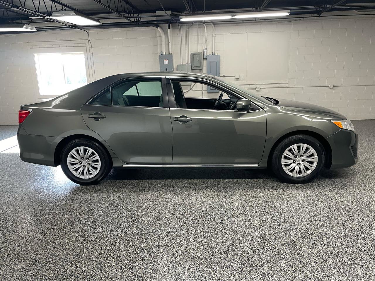Used 2014 Toyota Camry LE FWD image 4