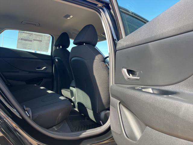 Used 2025 Hyundai Elantra SE image 21