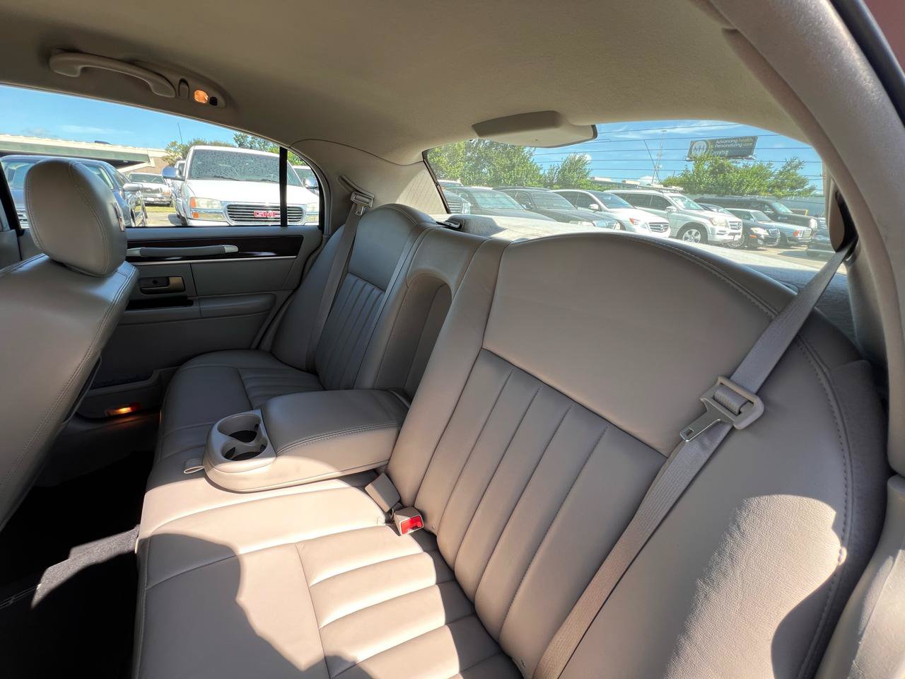 Used 2006 Lincoln Town Car Signature RWD image 51