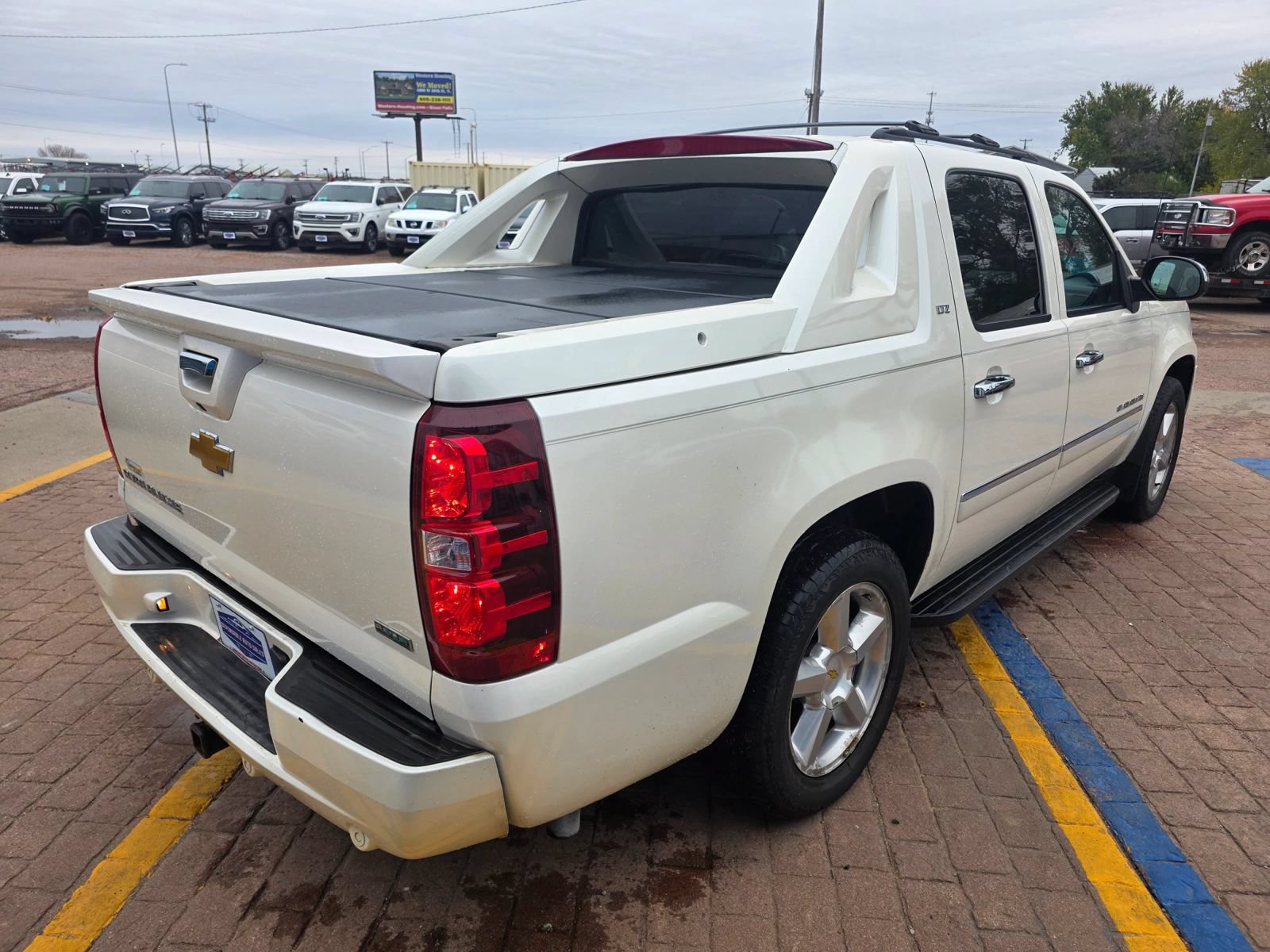 Used 2012 Chevrolet Avalanche LTZ AWD/4WD image 5