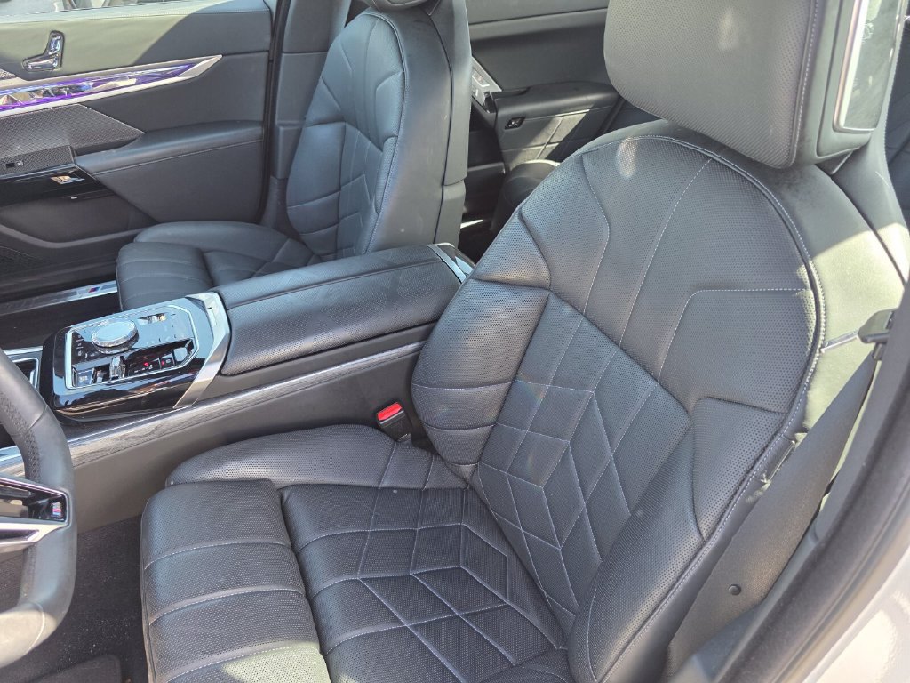 Certified 2023 BMW 760i xDrive AWD/4WD image 9