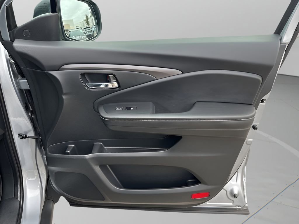 Used 2025 Honda Ridgeline RTL image 13