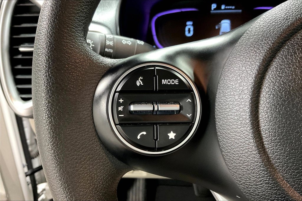 Used 2025 Kia Soul LX w/ LX Technology Package FWD image 23