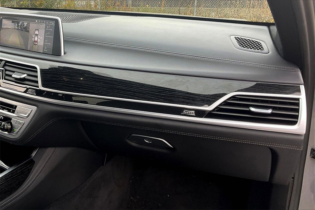 Used 2022 BMW 750i xDrive w/ Executive Package image 16