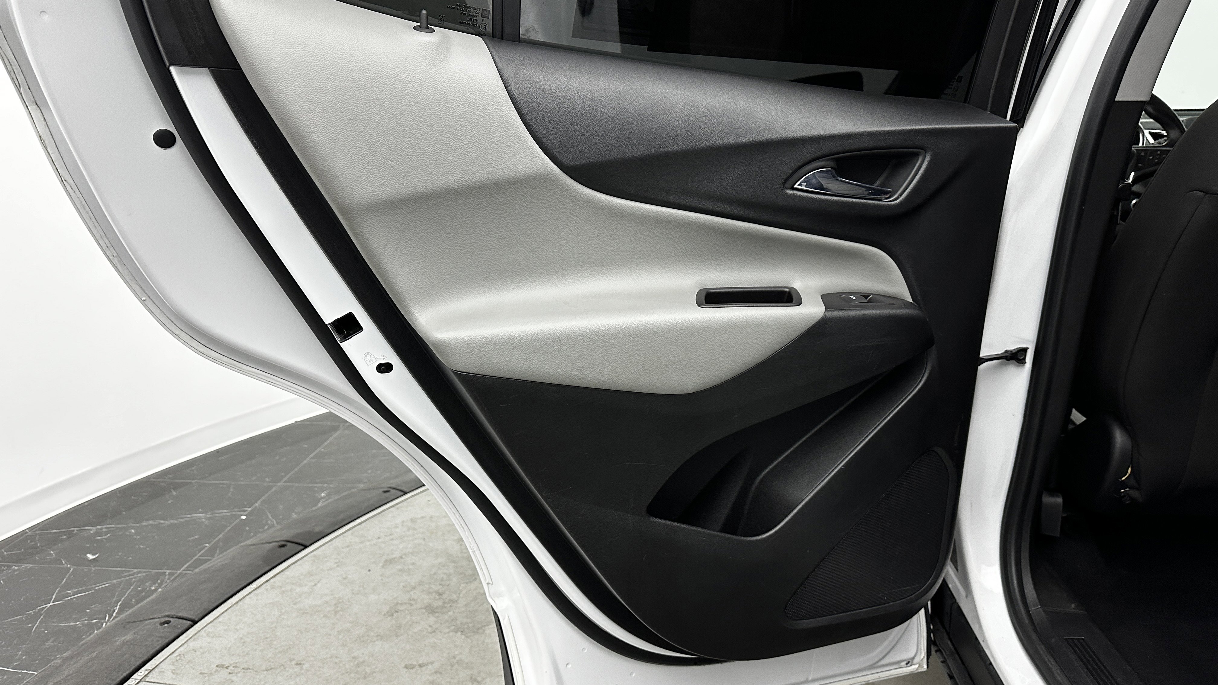 Used 2020 Chevrolet Equinox LT image 24