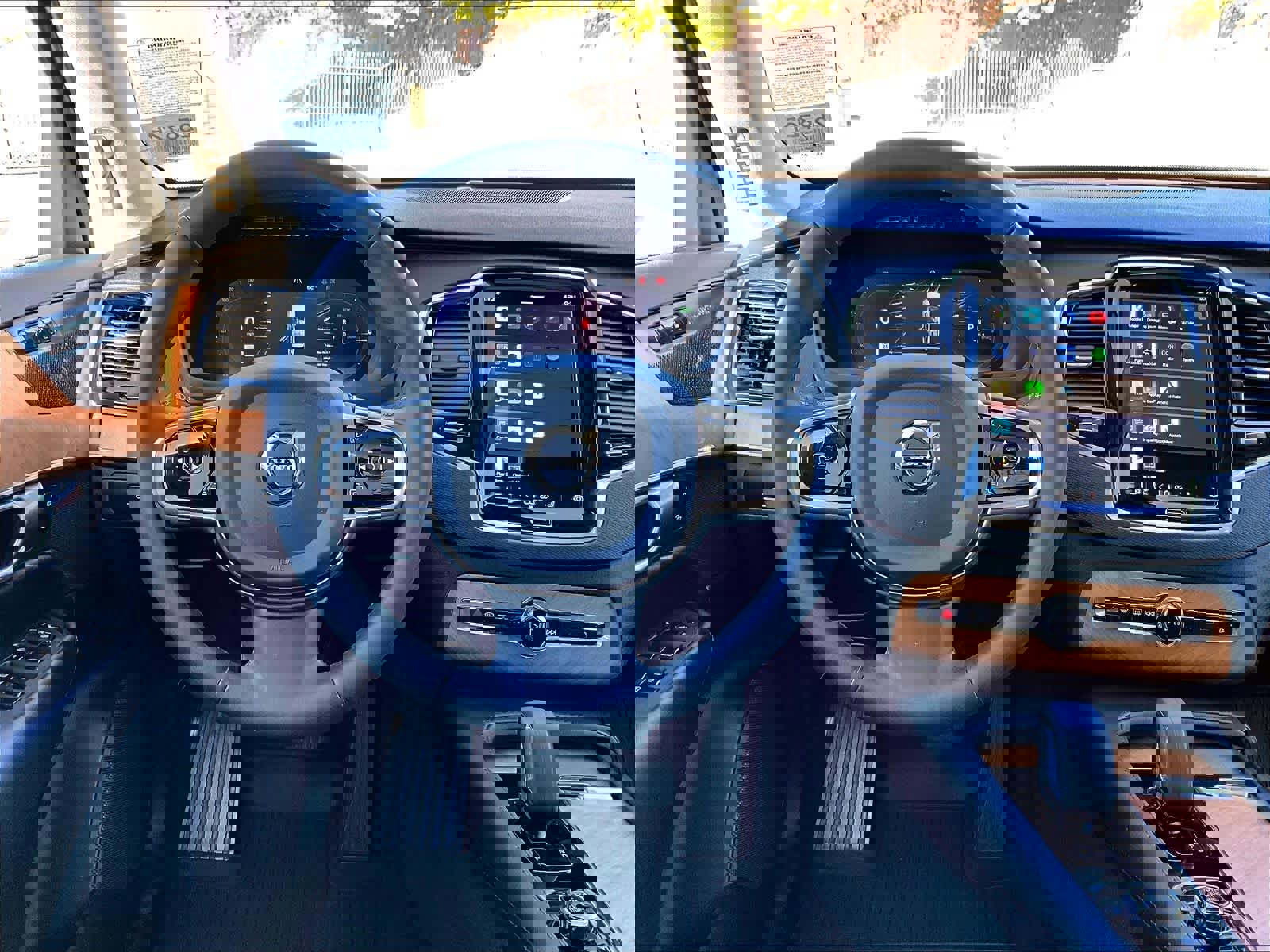 Used 2023 Volvo XC90 T8 Plus w/ Protection Package image 8