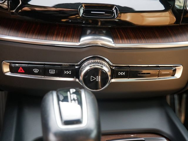 Used 2019 Volvo XC60 T5 Momentum w/ Multimedia Package AWD/4WD image 22