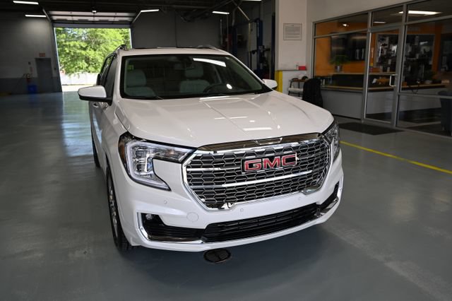 Used 2023 GMC Terrain Denali AWD/4WD image 3