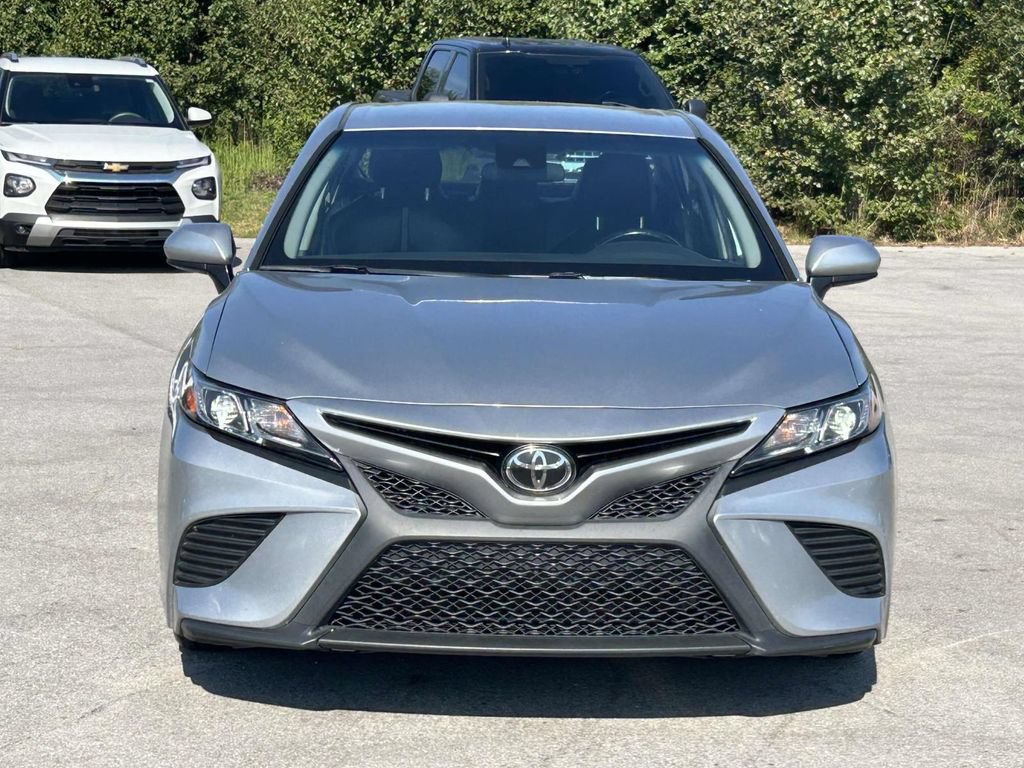 Used 2020 Toyota Camry SE FWD image 2