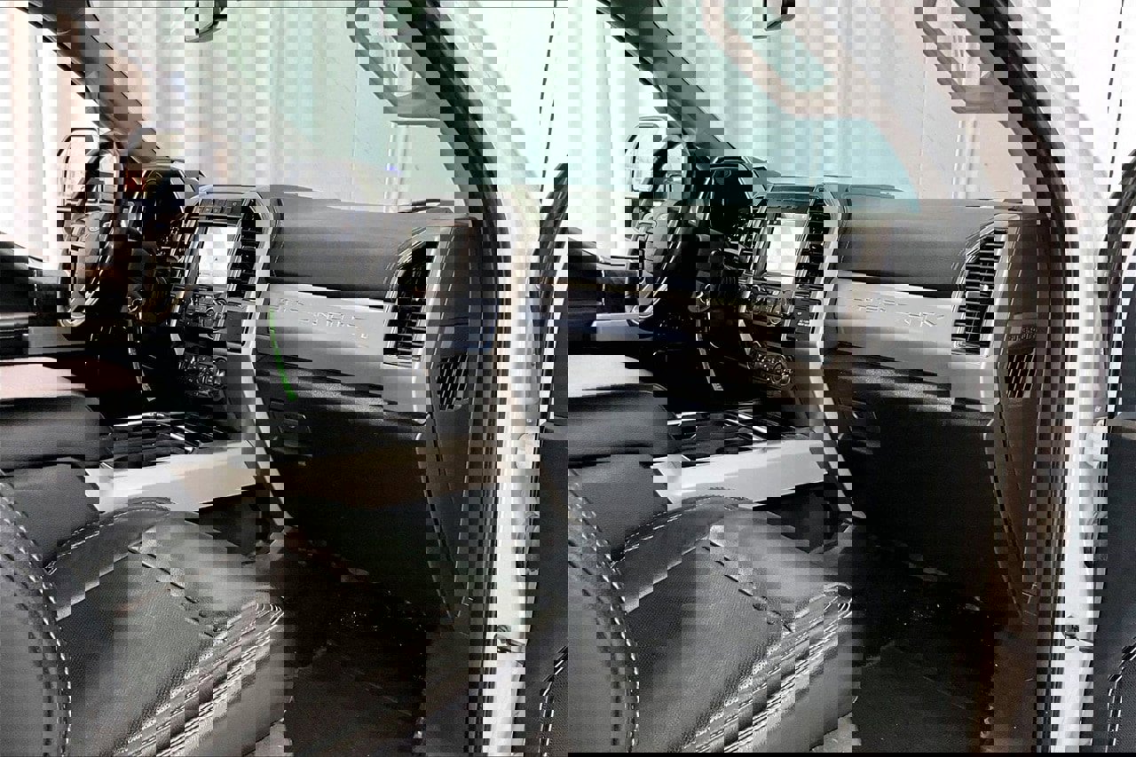 Used 2019 Ford F250 Lariat w/ Chrome Package image 28