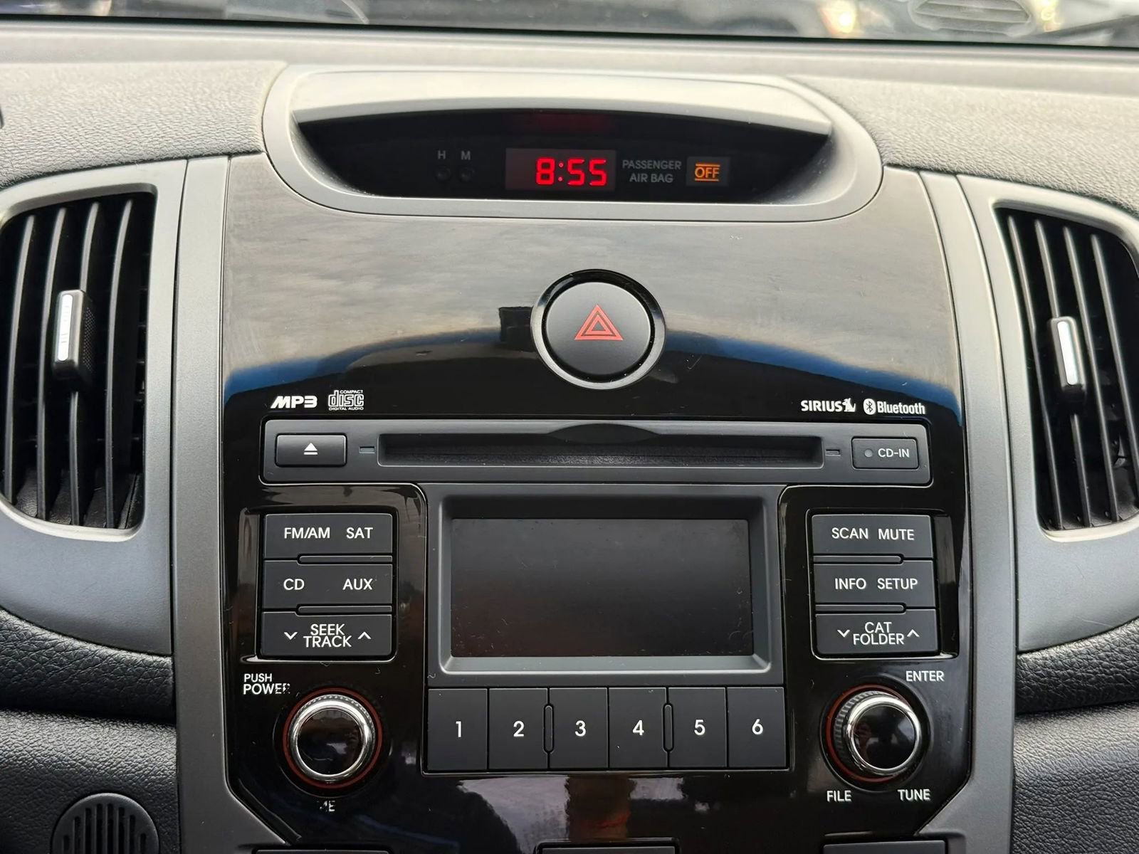 Used 2010 Kia Forte Koup SX image 26