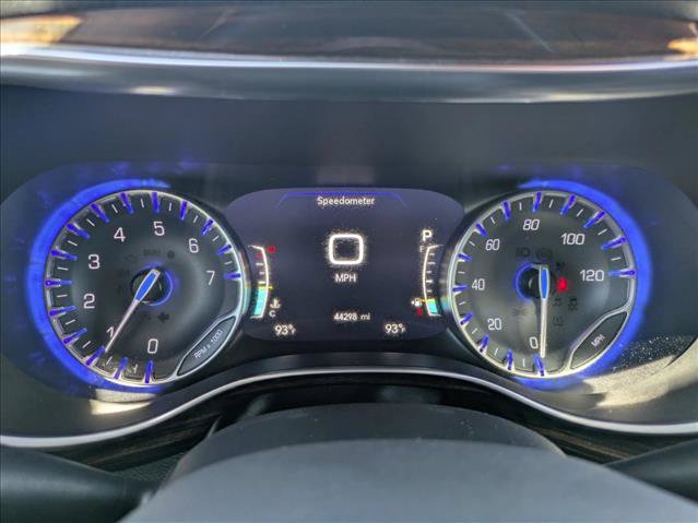 Used 2023 Chrysler Pacifica Limited FWD image 11
