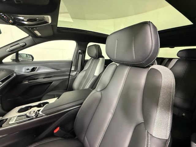 Used 2024 Cadillac Lyriq Tech RWD image 15