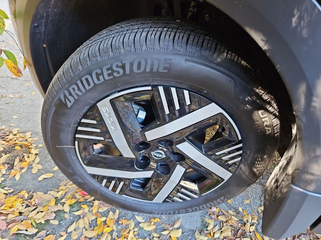 Used 2025 Nissan Kicks SV w/ SV Premium Package image 33