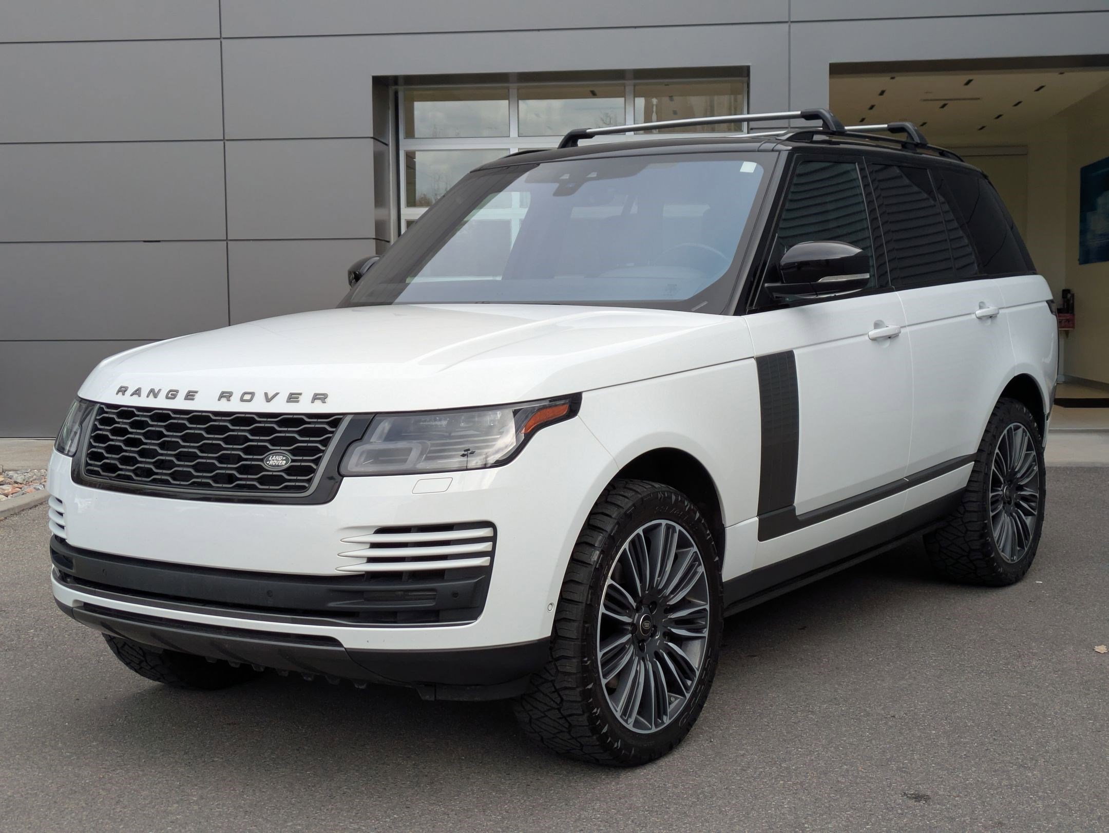 Used 2018 Land Rover Range Rover HSE image 10