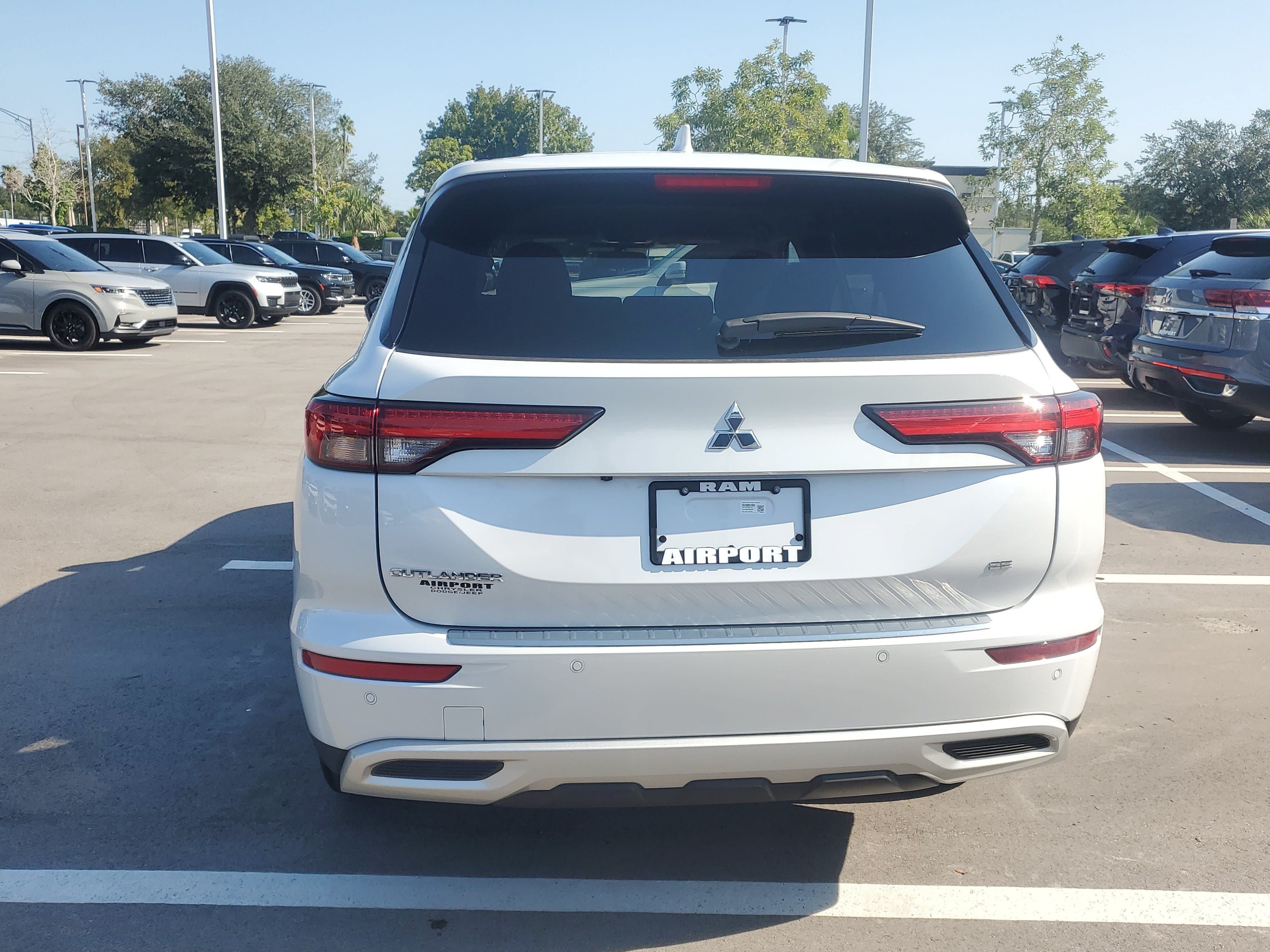 Used 2024 Mitsubishi Outlander SE FWD image 7