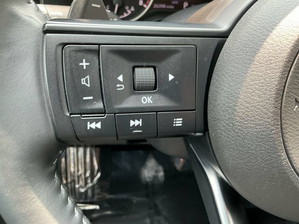 Used 2025 Nissan Pathfinder SV AWD/4WD image 21