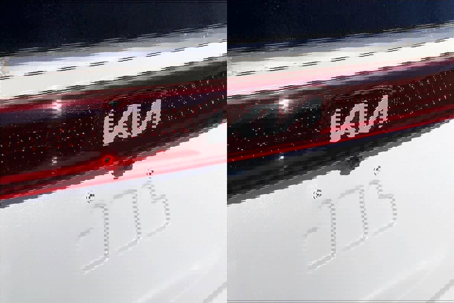 Used 2024 Kia Carnival LX image 28