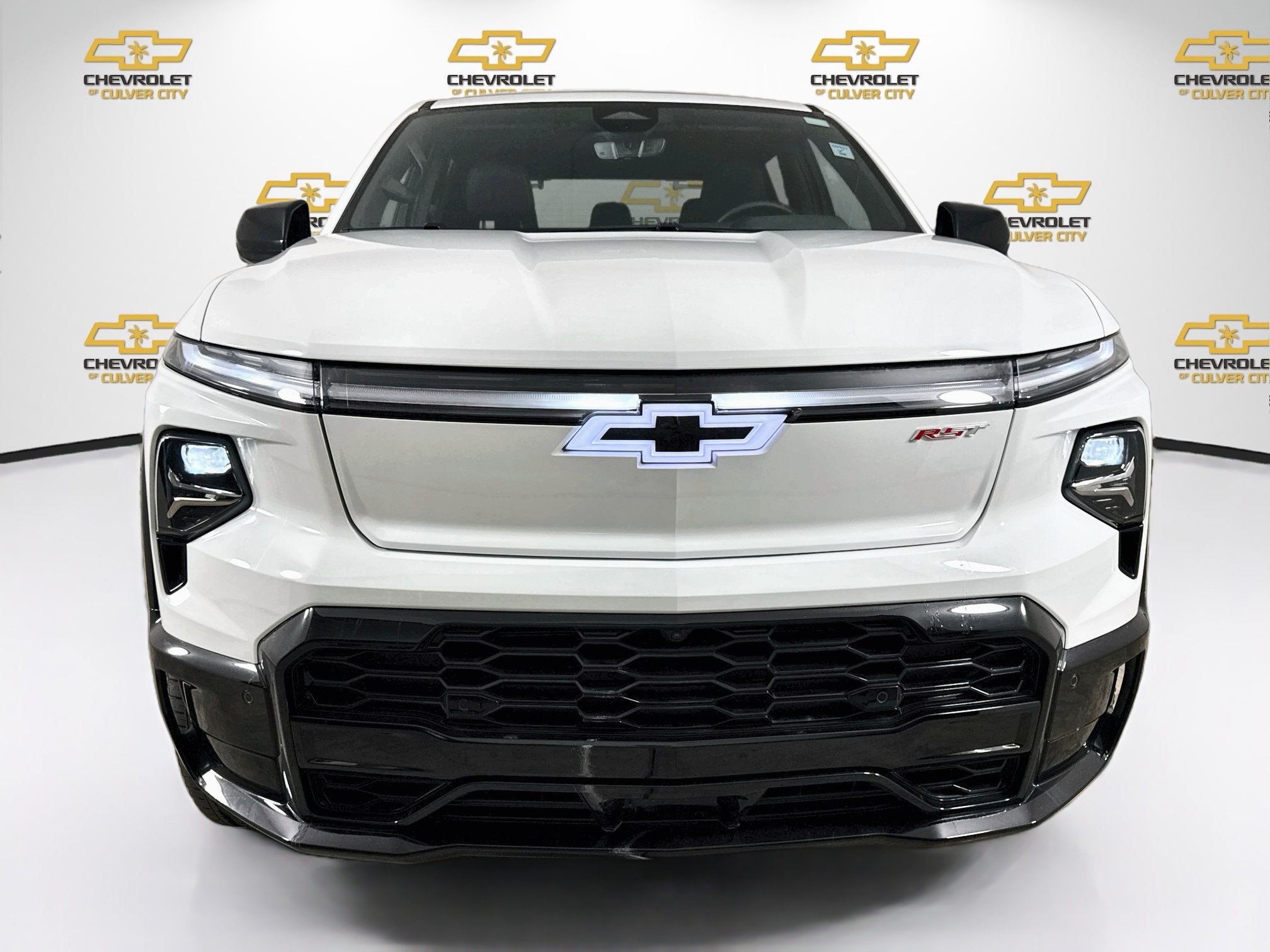 Used 2025 Chevrolet Silverado EV RST AWD/4WD image 2